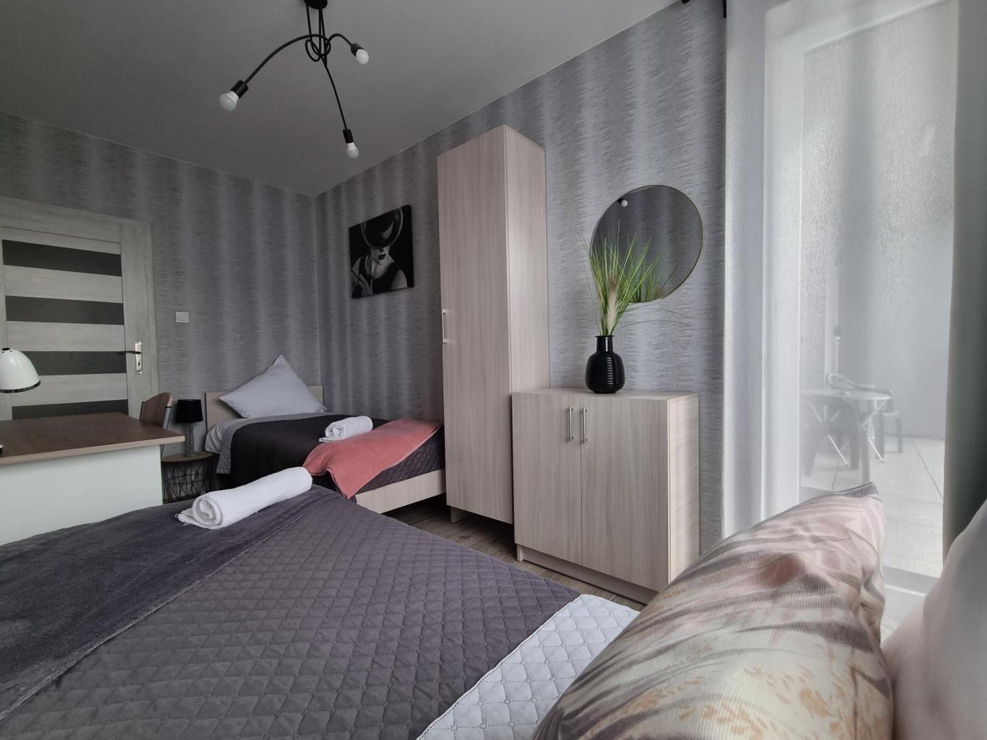 Q Apart Grand - Klimatyzowane 3 Pokojowe Apartamenty Przy Manufakturze Z Garazem Gratis, Fv 罗兹 外观 照片