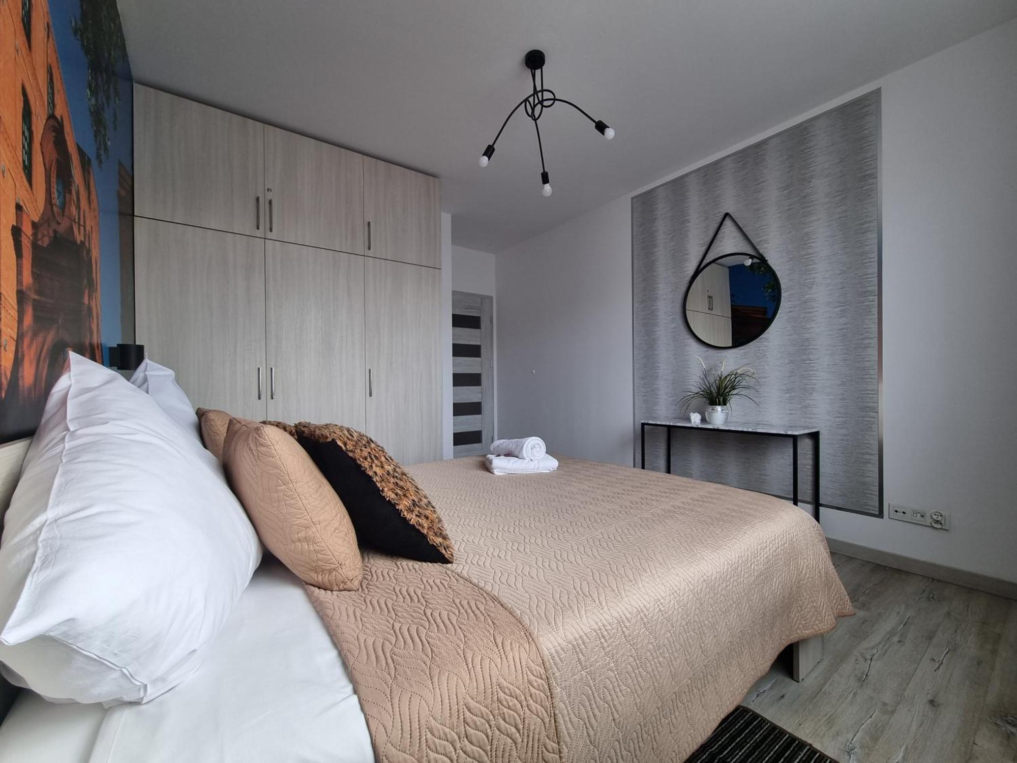 Q Apart Grand - Klimatyzowane 3 Pokojowe Apartamenty Przy Manufakturze Z Garazem Gratis, Fv 罗兹 外观 照片