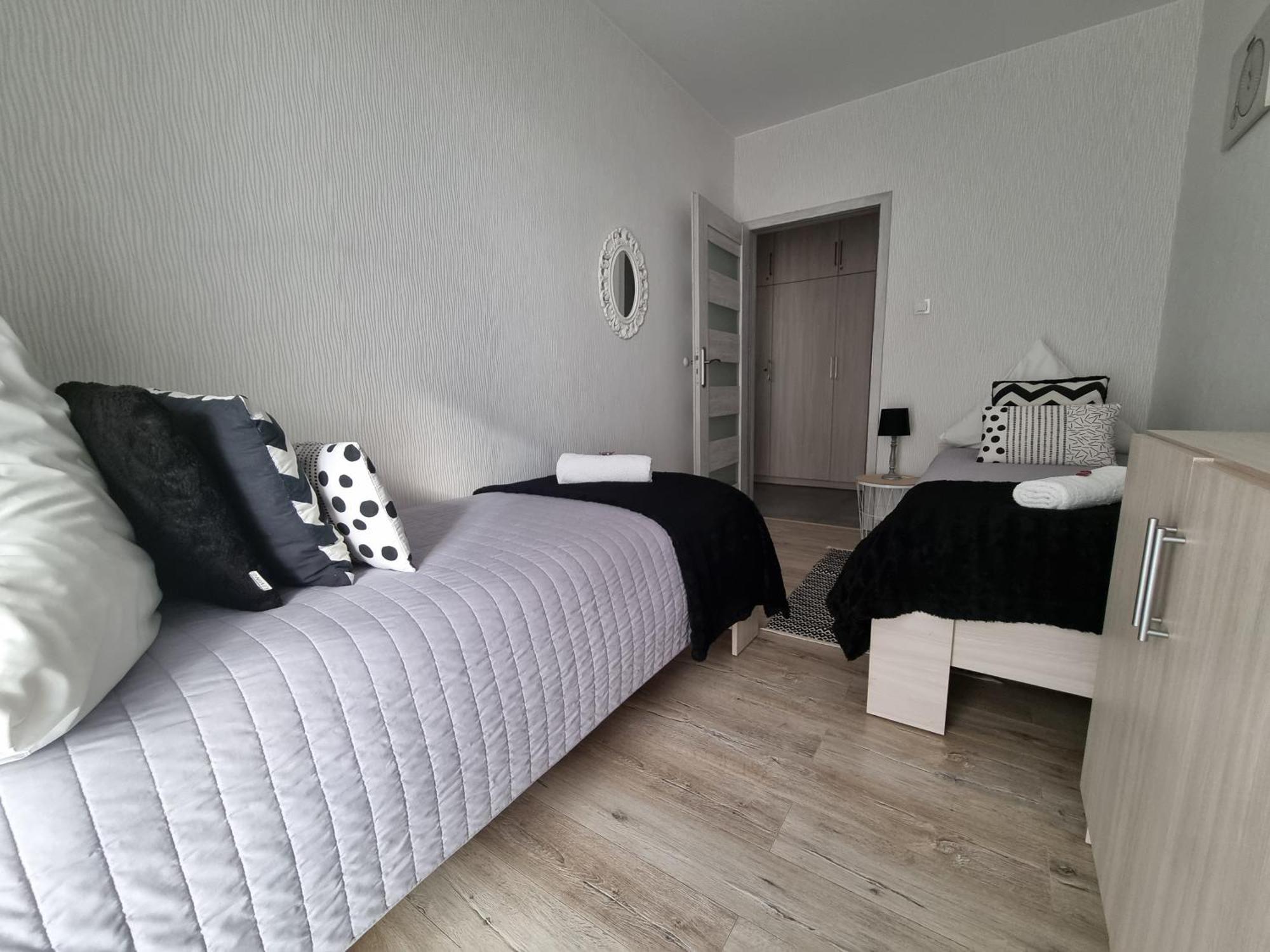 Q Apart Grand - Klimatyzowane 3 Pokojowe Apartamenty Przy Manufakturze Z Garazem Gratis, Fv 罗兹 外观 照片